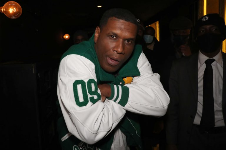 Jay Electronica Barks On Booing Fans, Hops Into The Crowd For The Fade Delivery