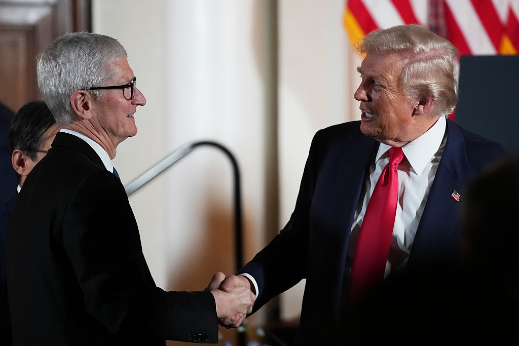 Tim Cook Stepping Down As Apple CEO, Donald Trump Salutes Him For “Kissing His A**”