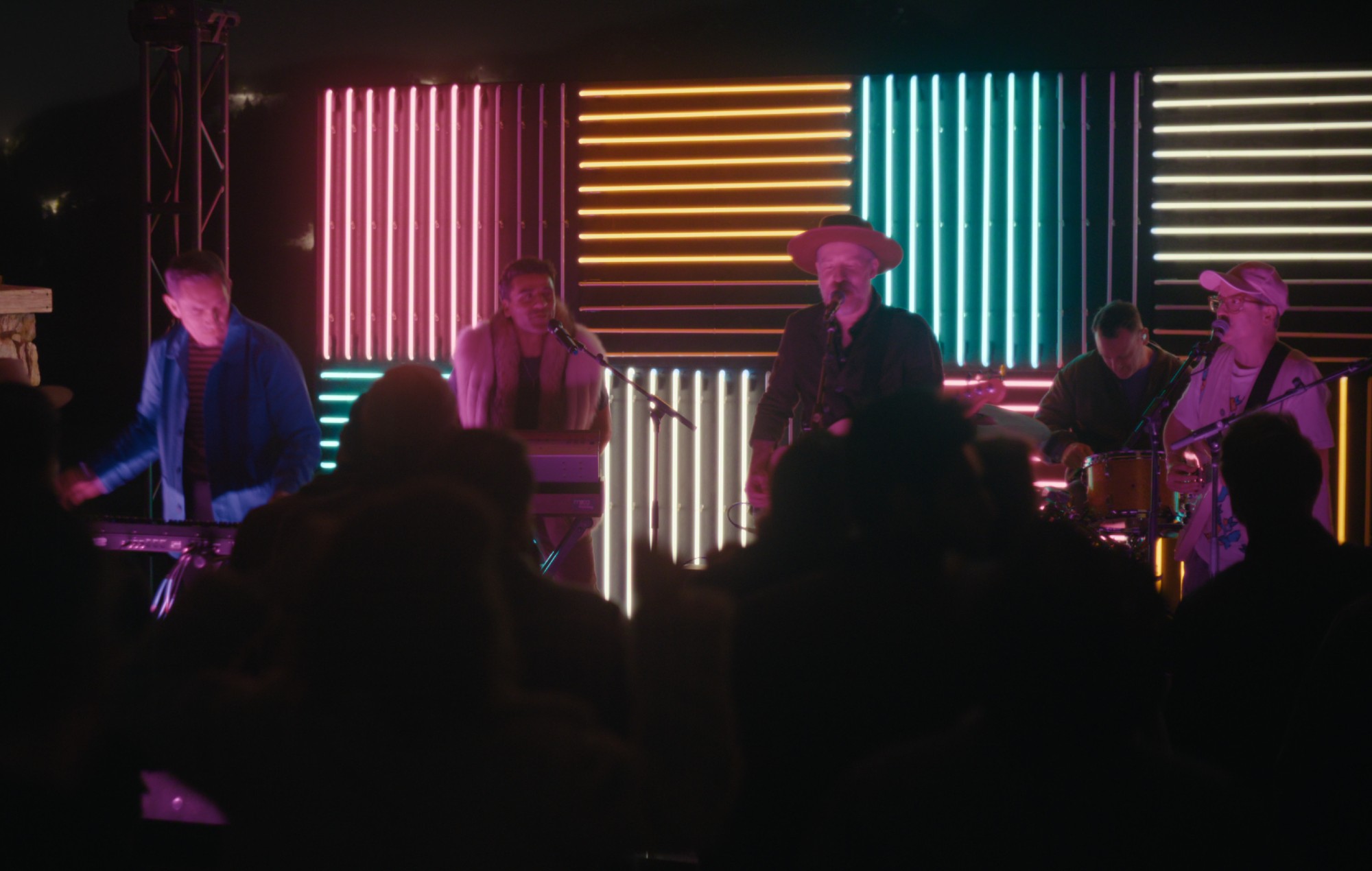 Oscar Isaac on performing with Hot Chip in ‘Beef’ season two