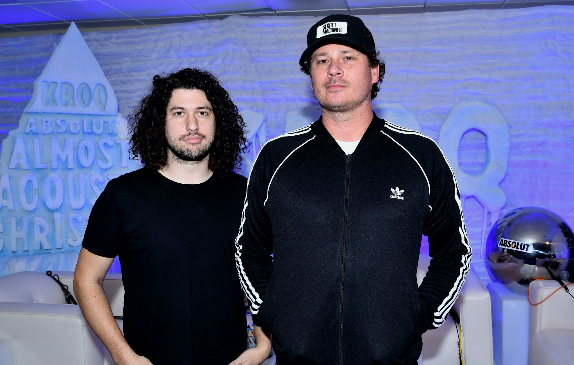 Tom DeLonge showed Trent Reznor a “dead alien” photo at Foo Fighters drummer Ilan Rubin’s wedding