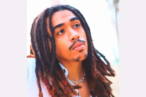 Jonny KT’s “Selfish” Turns Emotional Isolation Into a Late-Night Anthem of Modern Love