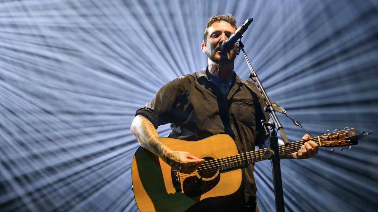 “A reminder of just how powerful and wonderful music can be in a world where little else makes sense.” Frank Turner charms the capital with a celebration of twenty years of punk rock honesty