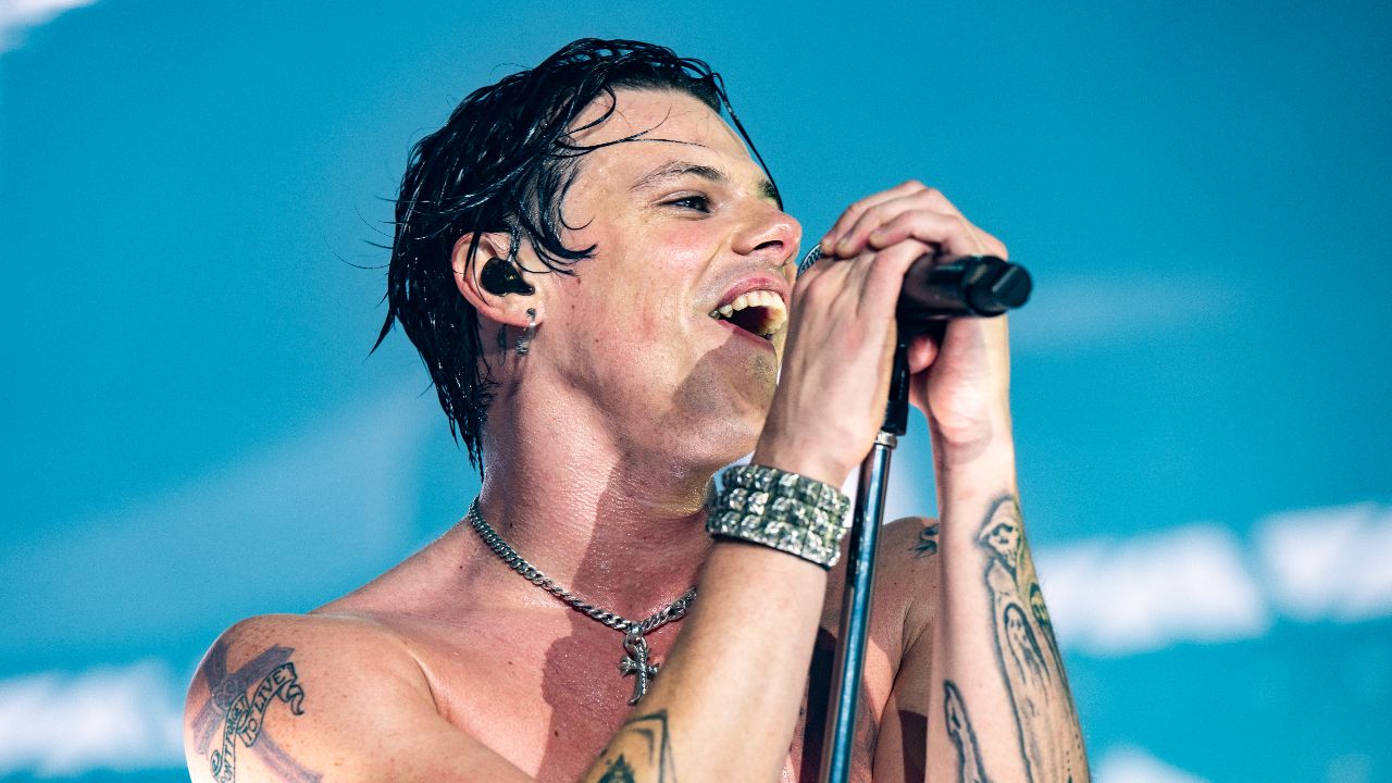 “I want to dedicate this next one to a dear friend of mine in the sky tonight!” Watch a tearful Yungblud pay emotional tribute to Ozzy Osbourne with his cover of Black Sabbath’s Changes in Birmingham last night