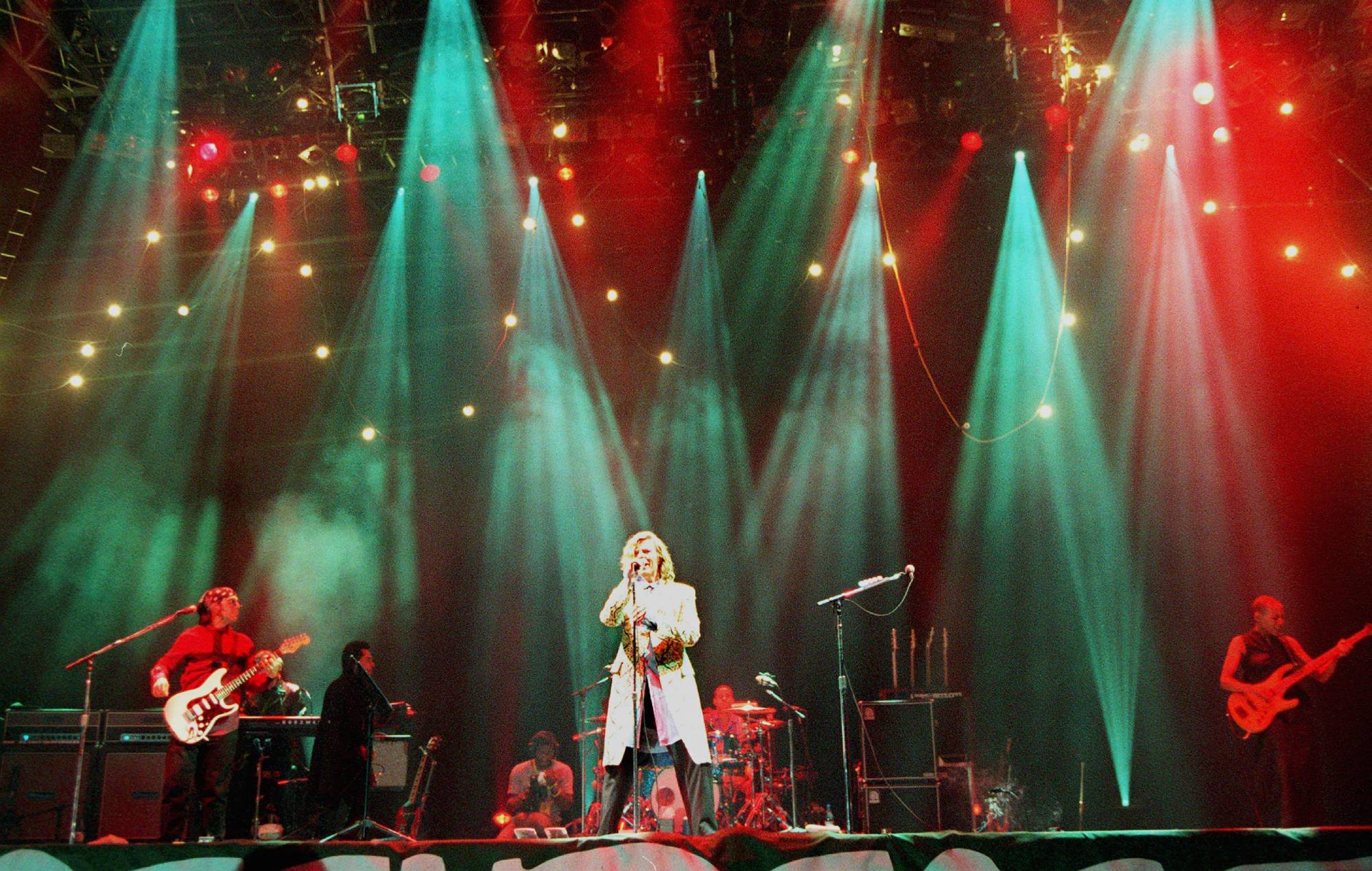David Bowie’s live band from Glastonbury 2000 to reunite for ‘Live On The Loch’ charity gig