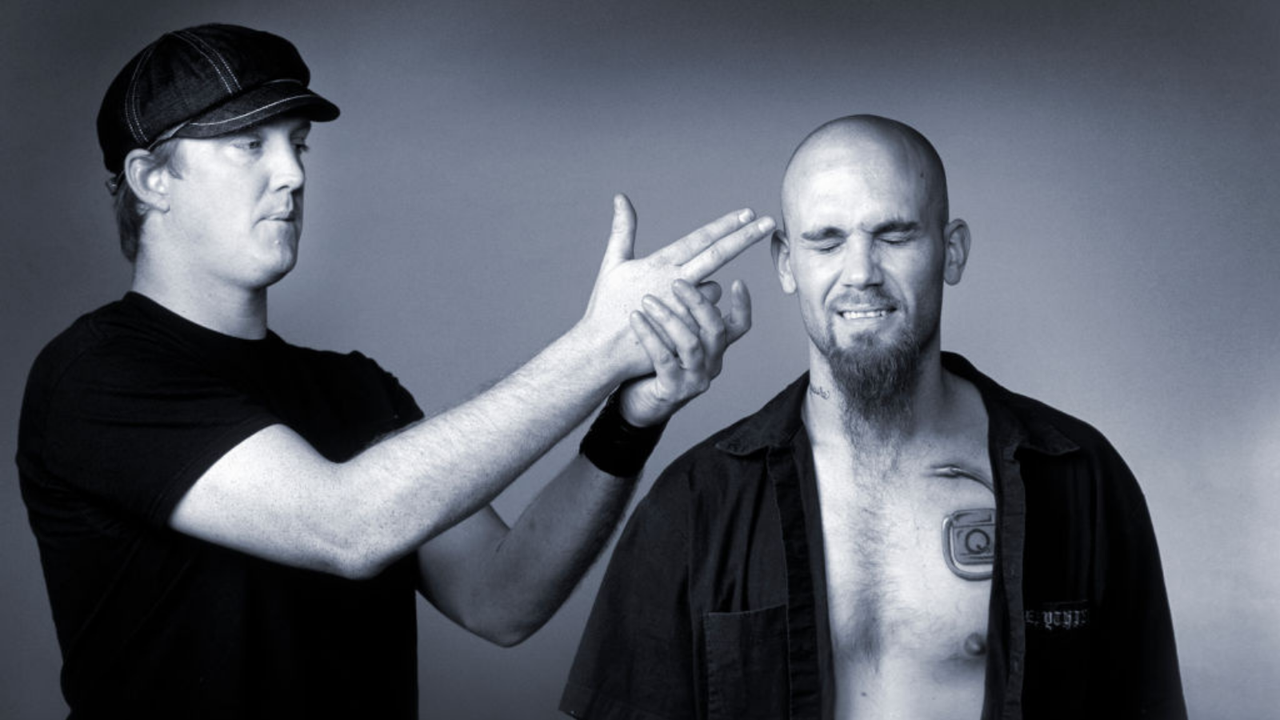 Watch Queens Of The Stone Age perform Auto Pilot with their former bassist Nick Oliveri