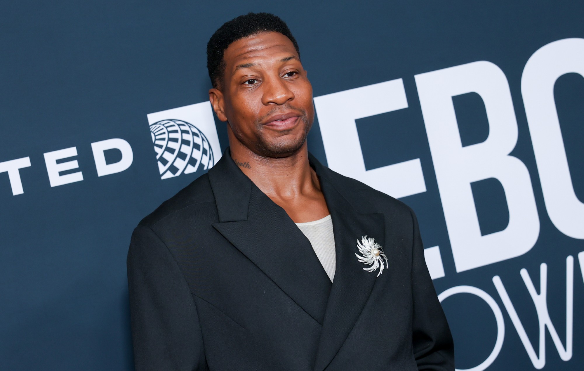 Jonathan Majors fell through a window on set of ‘Daily Wire’ action film, producers say they “don’t negotiate with communists” after crew strike