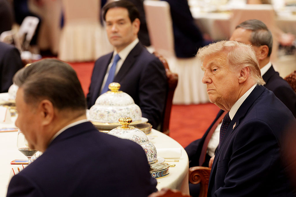 Trump Clowned For Notebook Peeking Video At Beijing Summit