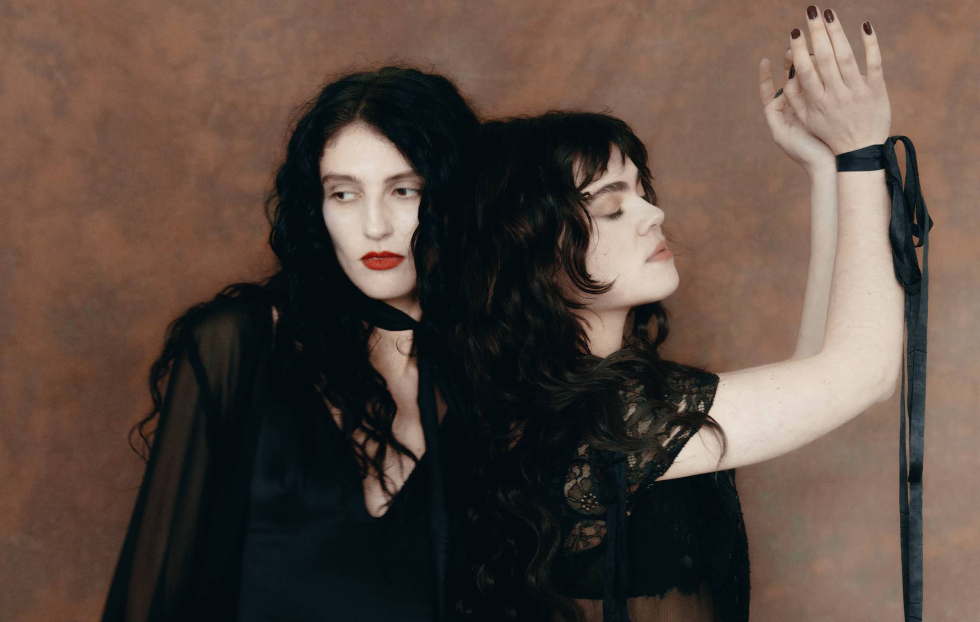 Lucia & The Best Boys teams up with Abigail Morris of The Last Dinner Party for smouldering new single ‘Big Romance’