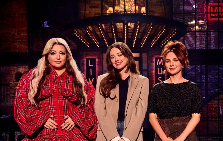 Aimee Lou Wood pokes fun at ‘Sex Education’ and ‘The White Lotus’ while hosting ‘SNL UK’