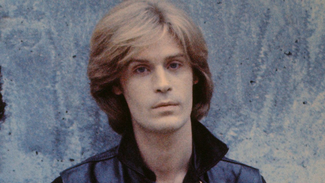 “Sounds of the universe crying”: This pop icon’s label wanted a pop solo album. He gave them a prog record instead. Which is why they suppressed it for three years
