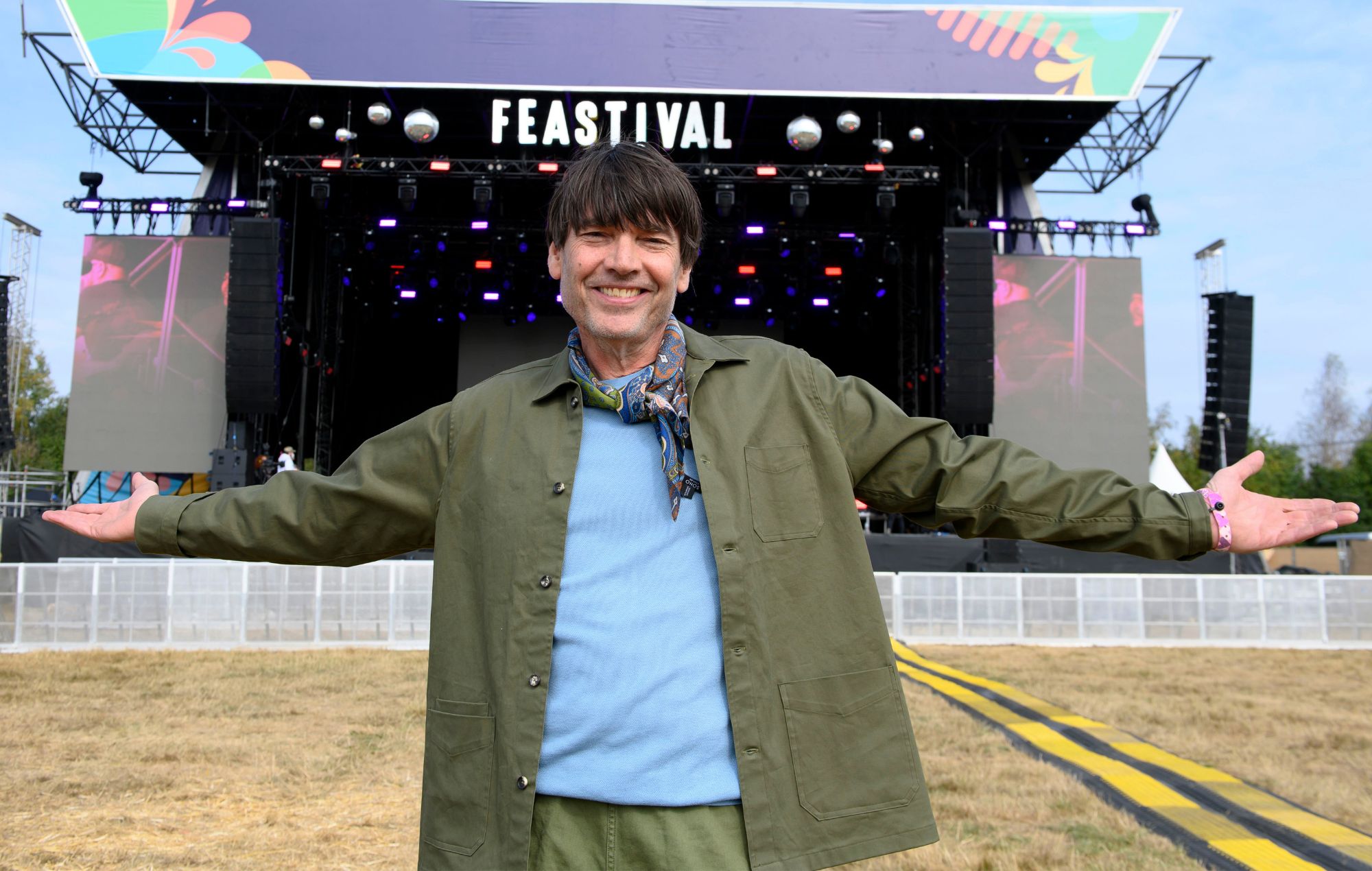 Blur’s Alex James downplays Glastonbury as “a gory drugs bender”: “You’d think it’s the only festival in the world”