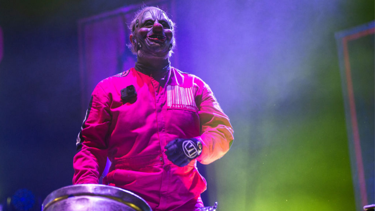 “I’llgo from on, to just straight up I feel likeI’mdying.” Slipknot’s Shawn ‘Clown’ Crahan needs heart surgery