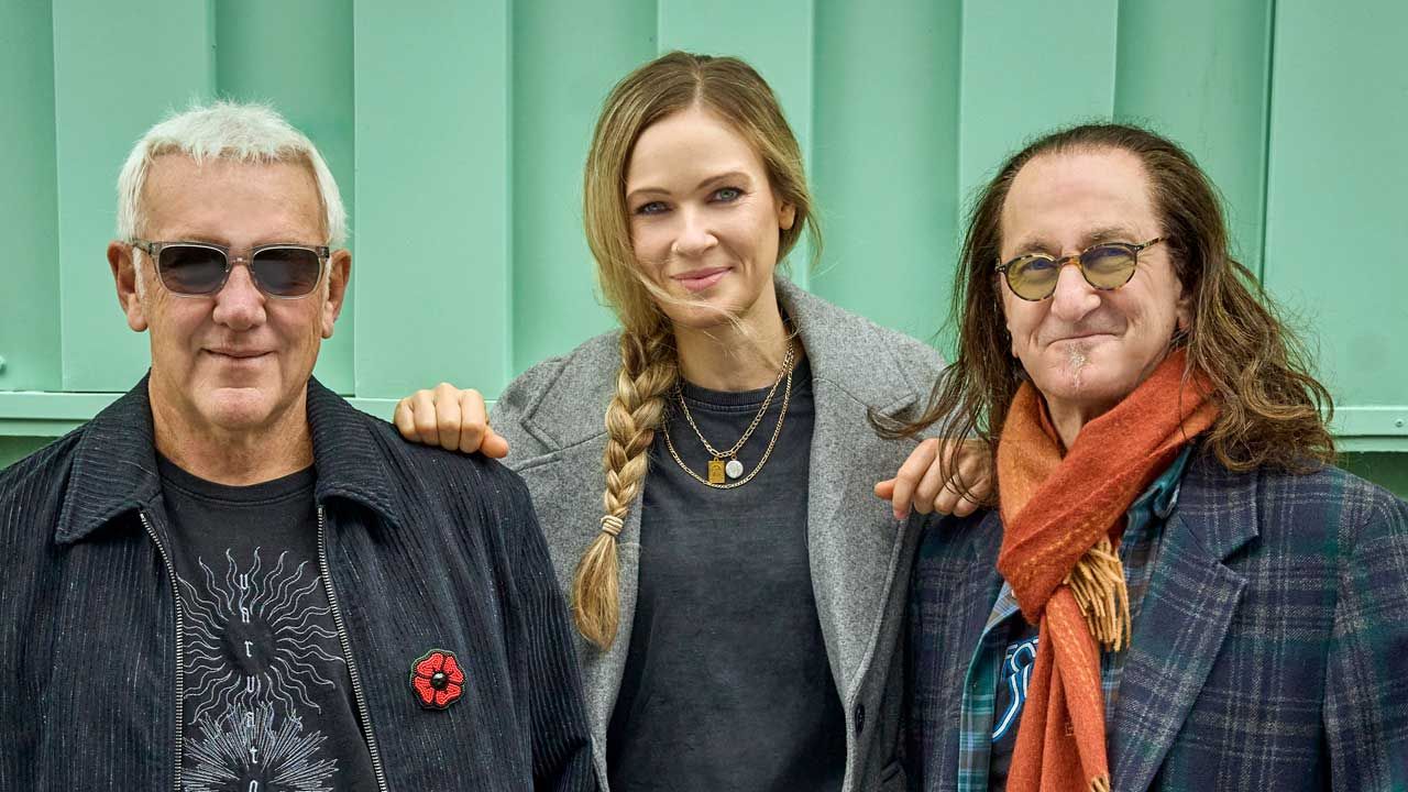 “I’m going to be a bit sad when we hit the stage and I’m facing the audience and not facing her because I’m having so much fun playing along with her.” Geddy Lee reveals what it’s like working with new Rush drummer Anika Nilles