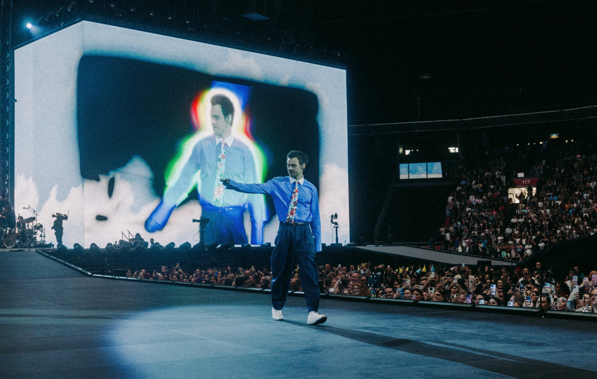Harry Styles’ team respond to fan complaints about obstructed views at shows