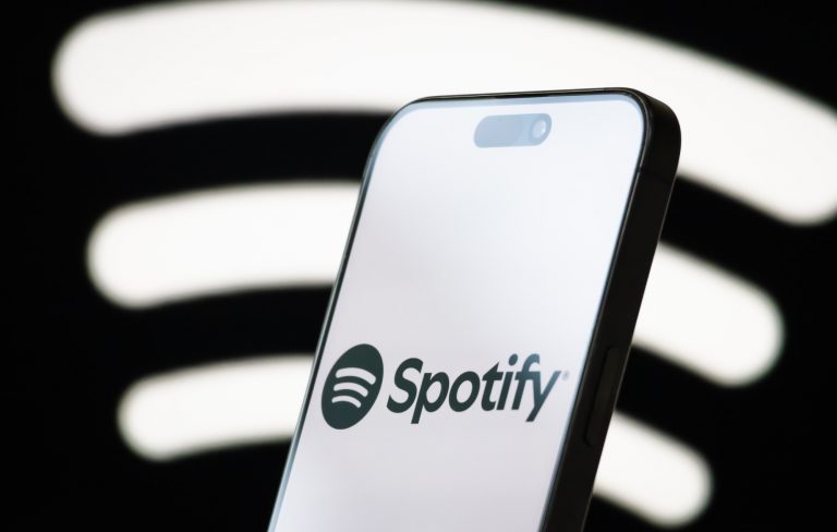 Spotify and Universal Music sign “landmark” deal enabling fan-made AI covers and remixes