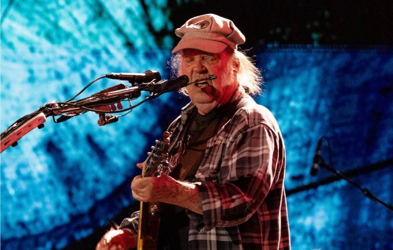 Watch Neil Young perform ‘After The Gold Rush’ and ‘Heart Of Gold’ in surprise first show of 2026