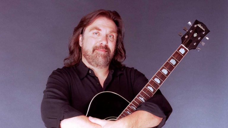 “His voice was as majestic as his stage presence.” Dr Hook frontman Dennis Locorriere dead at 76