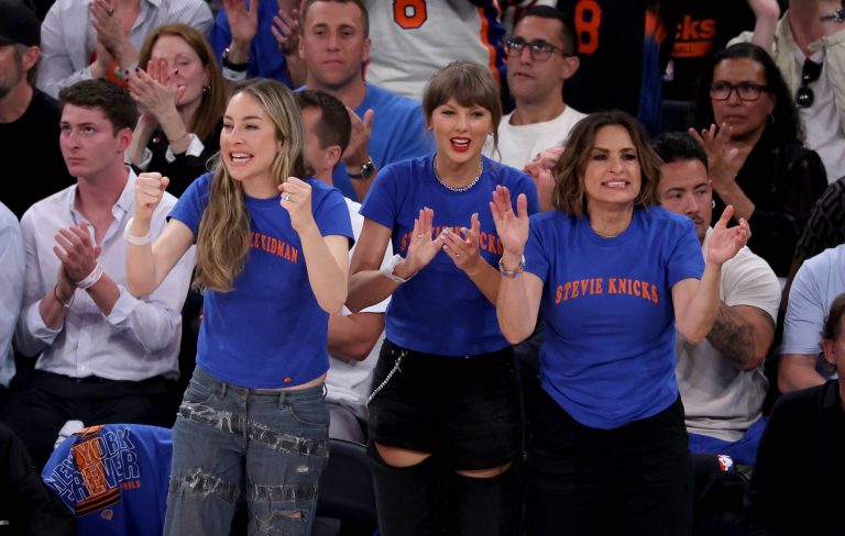 Hank Azaria isn’t happy Taylor Swift got courtside Knicks tickets: “Everybody else is stuck wherever”