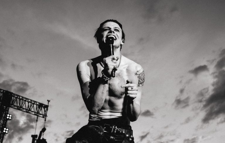 Yungblud teams up with War Child to raise money and change lives at Bludfest 2026