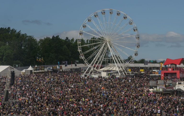 Police are investigating couple allegedly “having sex” on Download festival ferris wheel before Guns N’ Roses