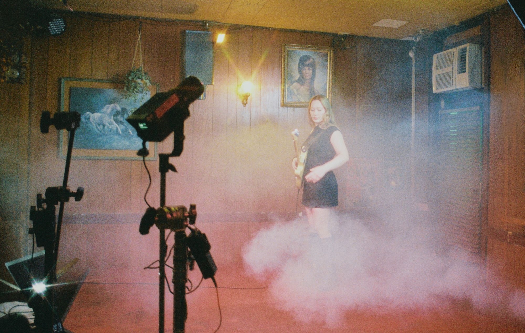 Julia Jacklin signs to 4AD and announces massive UK, European and North American tour