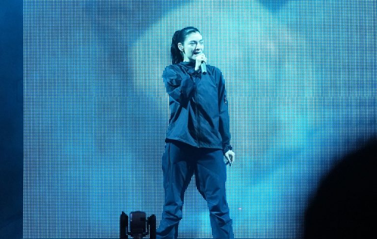 Watch Lorde put personal spin on Charli XCX collab ‘Girl, So Confusing’ at Governor’s Ball 2026