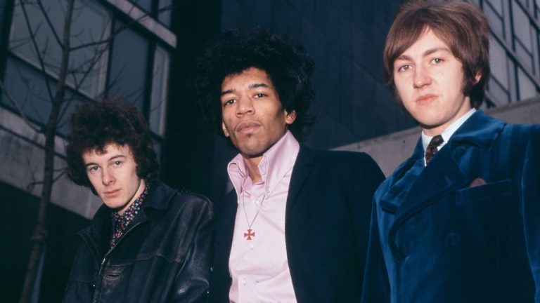 “Everybody was leaning over the banisters to listen to this guy sitting in the corner of the club playing. They were enthralled.” This is what happened when Jimi Hendrix landed in London for the first time