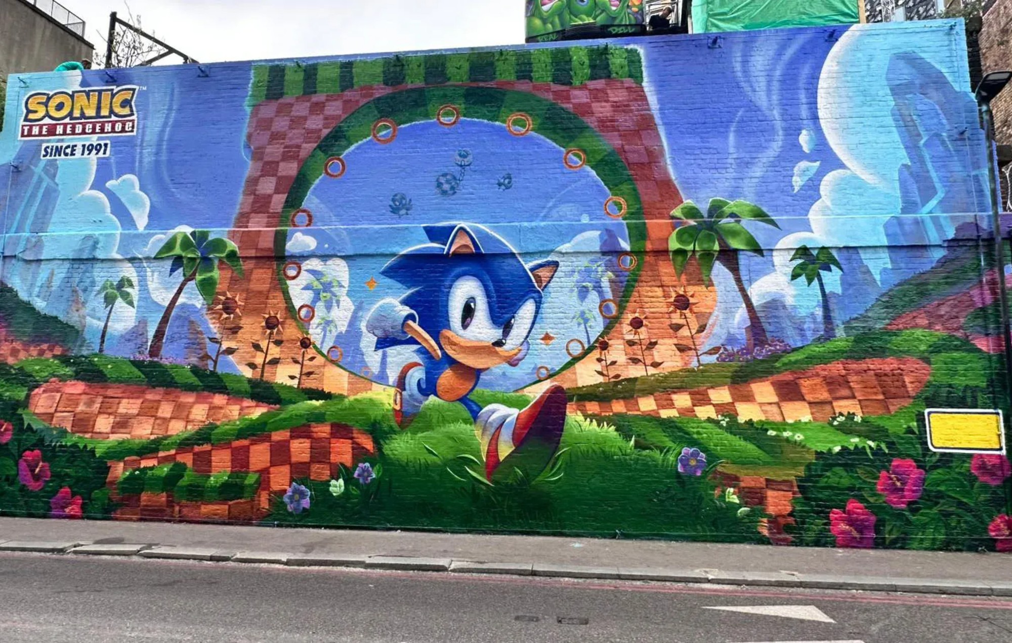 Sonic celebrates 35th anniversary with a 10km run around London