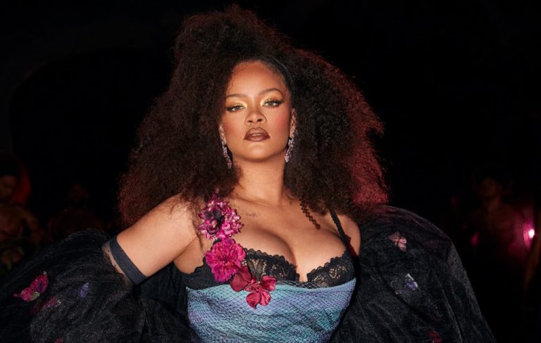 Rihanna Calls Herself “Rusty” During Surprise JAŸ-Z Guest Appearance