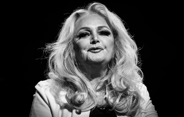 Bonnie Tyler dies “unexpectedly” after “illness” aged 75