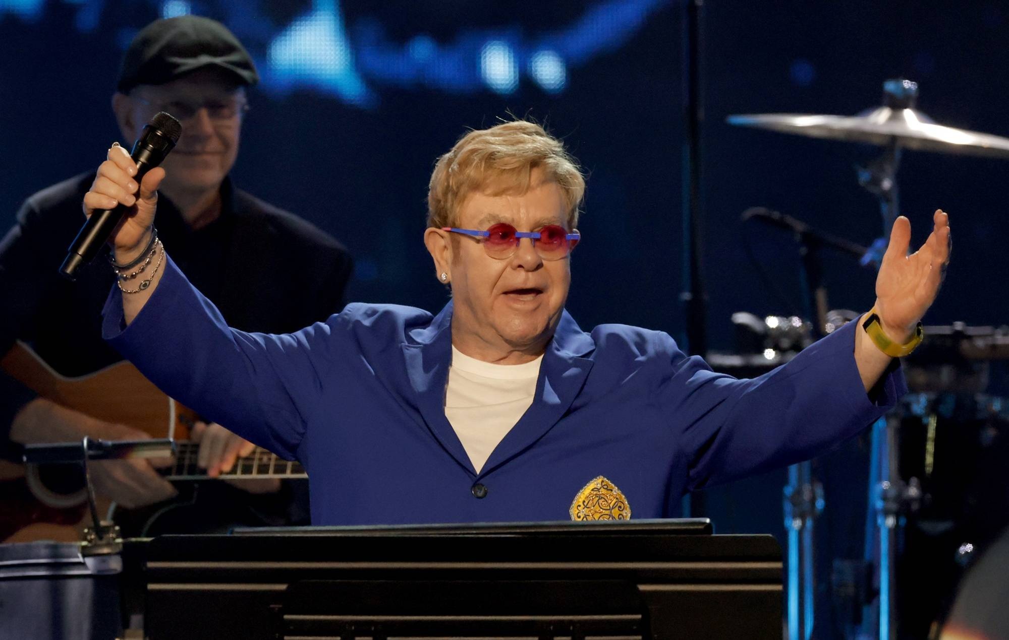 Elton John announces final surprise ‘Farewell Yellow Brick Road’ shows in Mexico