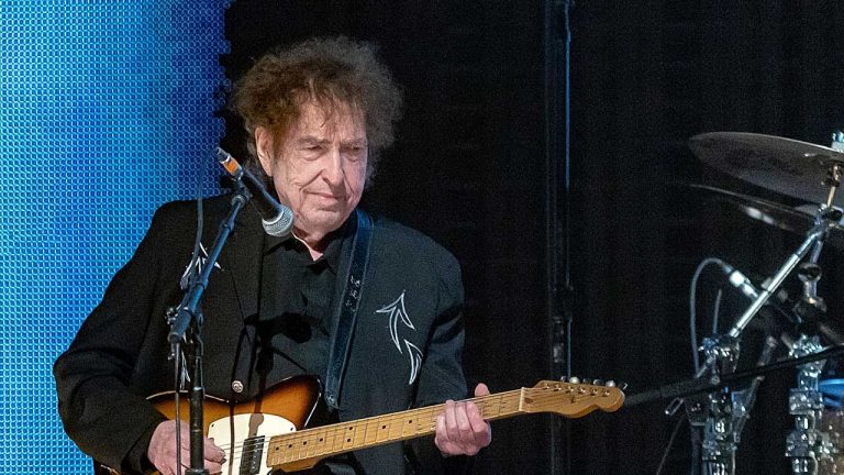 Bob Dylan announces UK tour – and you’re still not allowed to take photos