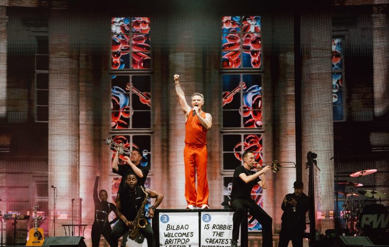Robbie Williams and CMAT deliver ultimate showmanship on day two of Bilbao BBK Live 2026