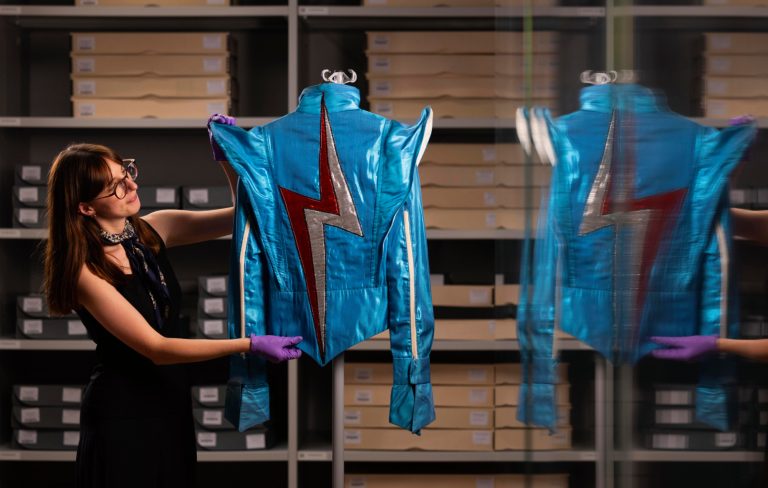 David Bowie’s V&A archive to go on tour across the UK