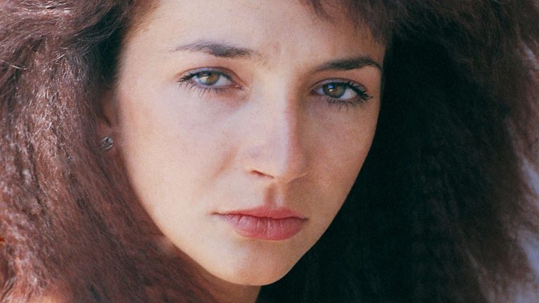 “They barged in with sexy photo shoots, Las Vegas residencies and Bond themes. She said ‘no.’ The brain, not the body, was her real quality”: The family business that kept Kate Bush in the charts but out of sight