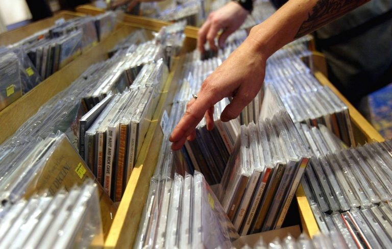 Growth in CD sales outpaces vinyl in the US for the first half of 2026
