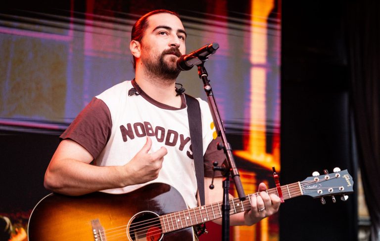 Noah Kahan calls on Congress to force his fans to wear diapers to gigs to stop them pissing and shitting everywhere