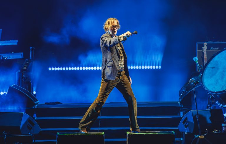 Watch the moment Pulp play ‘Common People’ at Mad Cool 2026 as England fans celebrate win against Norway