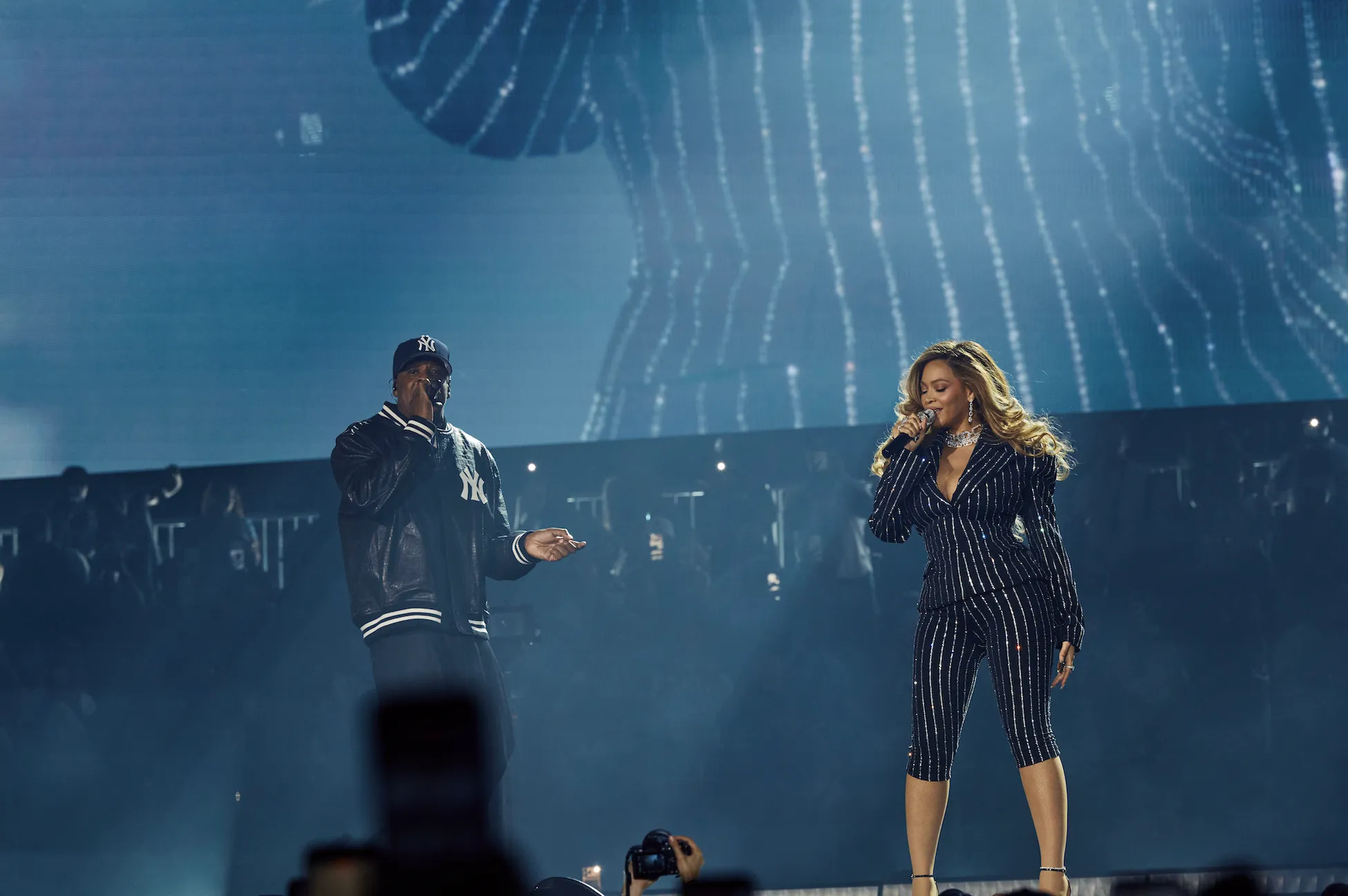 Beyoncé Drops New Visual To JAŸ-Z-Assisted “MORNING DEW (DONK)”