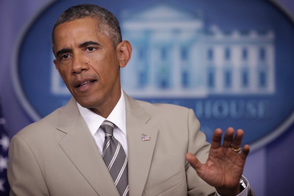 Barack Obama & Larry David Hilariously Recreate The Tan Suit “Scandal” Of 2014