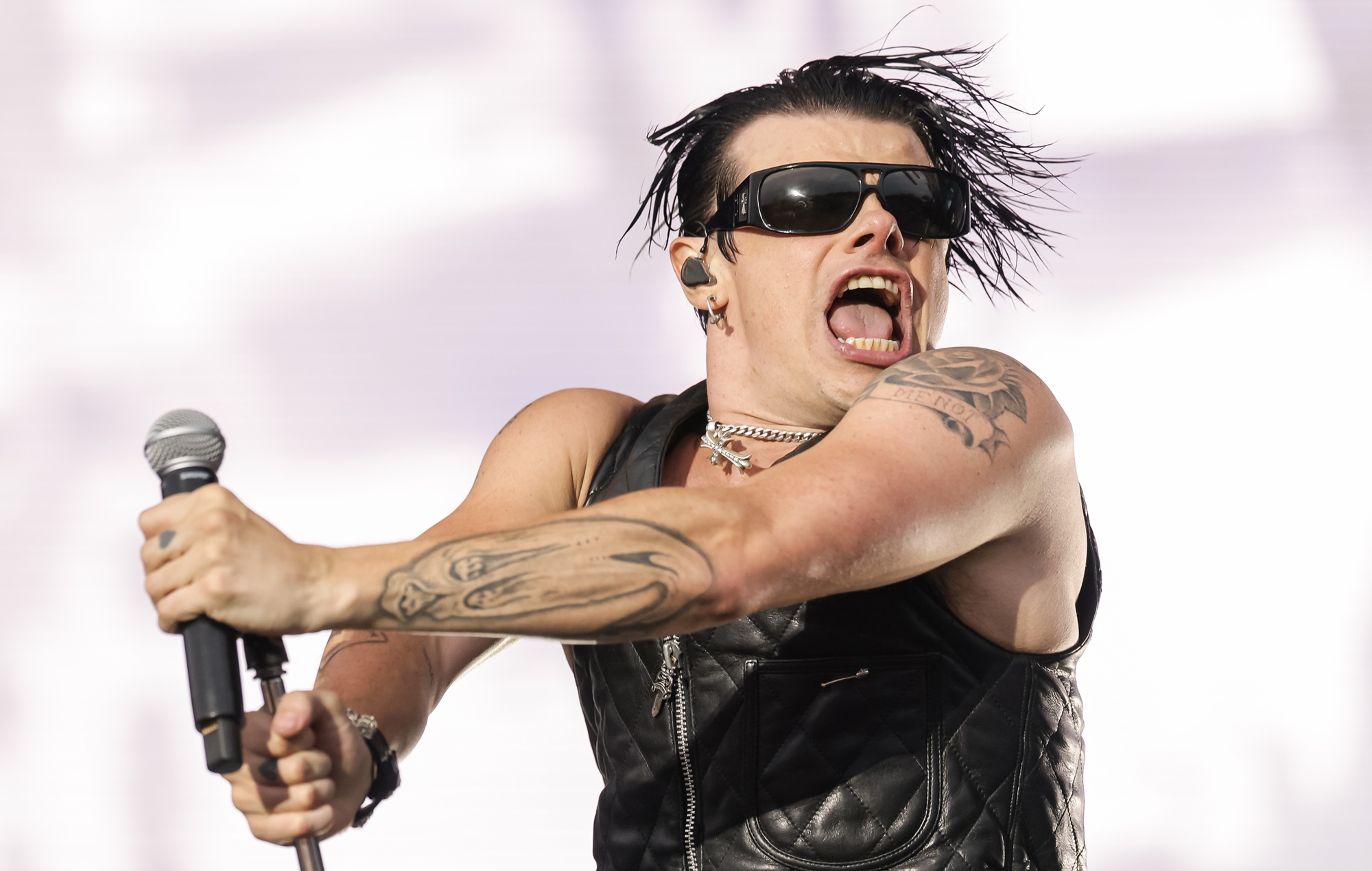 Watch Yungblud bring a couple onstage to reveal their baby’s gender: “Bringing life into the world what a beautiful fucking day”