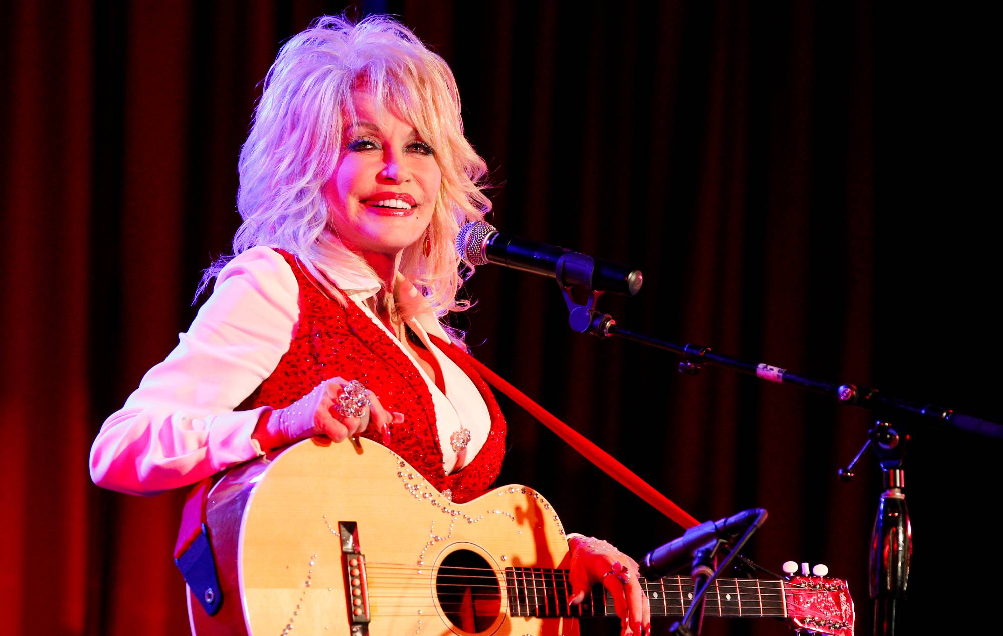 Nashville airport to be renamed for Dolly Parton after petition reaches over 160,000 signatures
