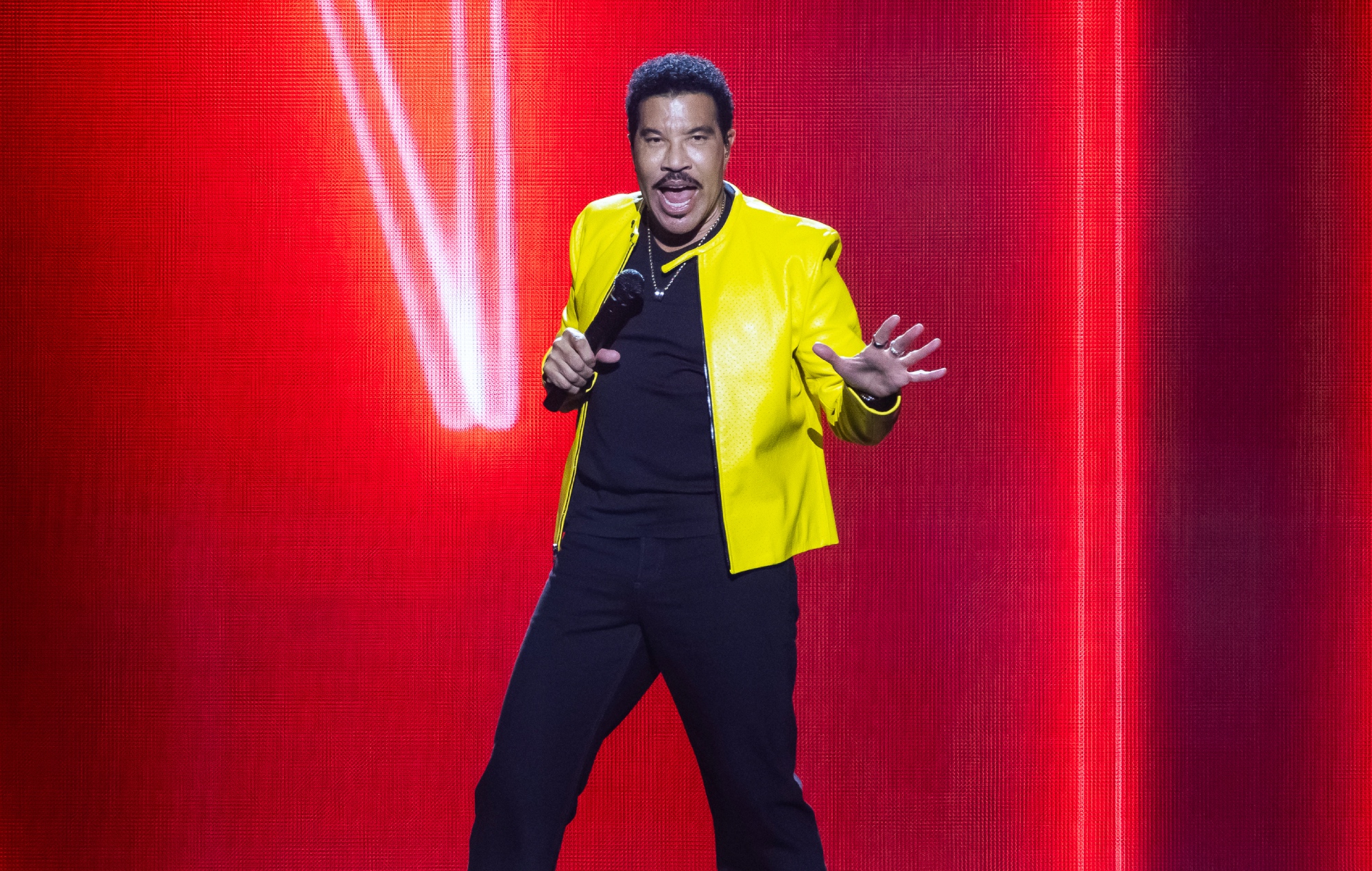 Lionel Richie hits out at Usher and Chris Brown’s joint tour: “We didn’t go to jail”