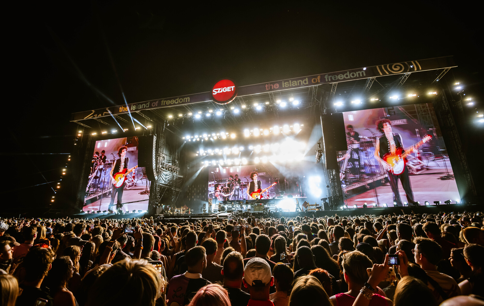 Sombr and Dijon ripped up the rulebook on day one at Sziget Festival 2026