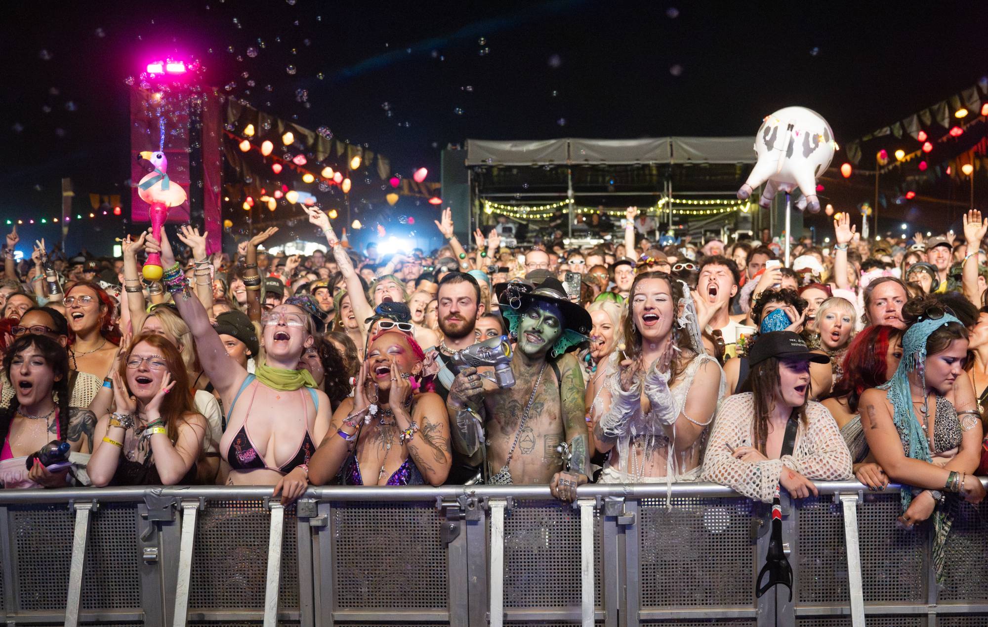This is what it sounded like when everyone at Boomtown festival got the government wildfire phone alert at once