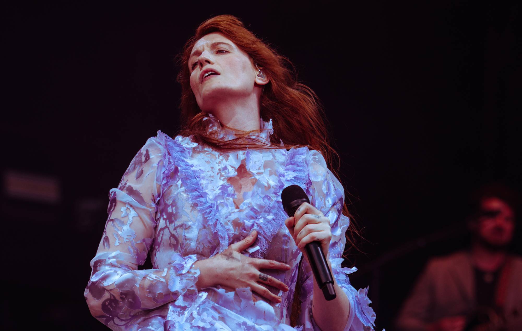 Florence + The Machine call on crowd to “put your phones the fuck away” and “experience” set during Reading 2026 headline set