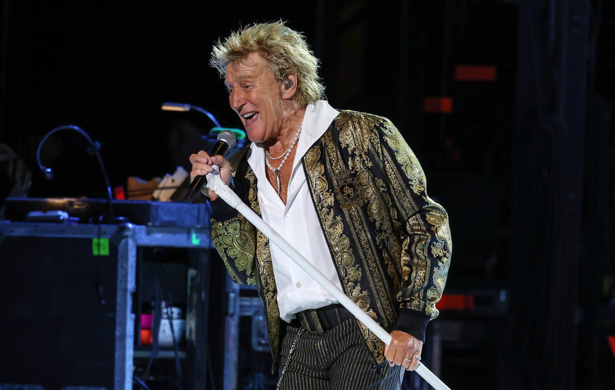 Rod Stewart cancels upcoming farewell tour dates after undergoing successful heart procedure