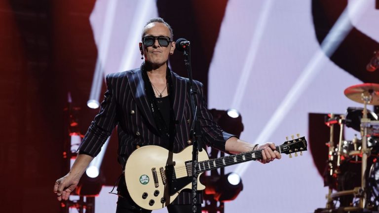 “I did a donor transplant. Unfortunately, it didn’t stick. So the cancer has returned.” Def Leppard guitarist Vivian Campbell’s cancer has returned, but he’s refusing to live in fear