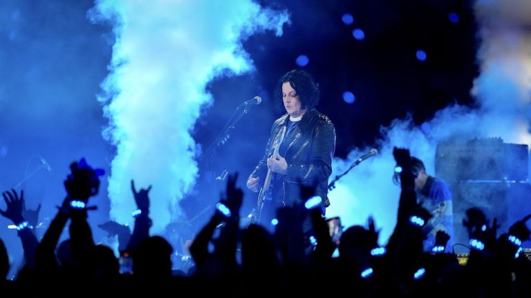 “Thank you, Dolly, for a lifetime of giving back and making the world a little brighter.” Watch Jack White pay tribute to Dolly Parton onstage in London by covering Jolene