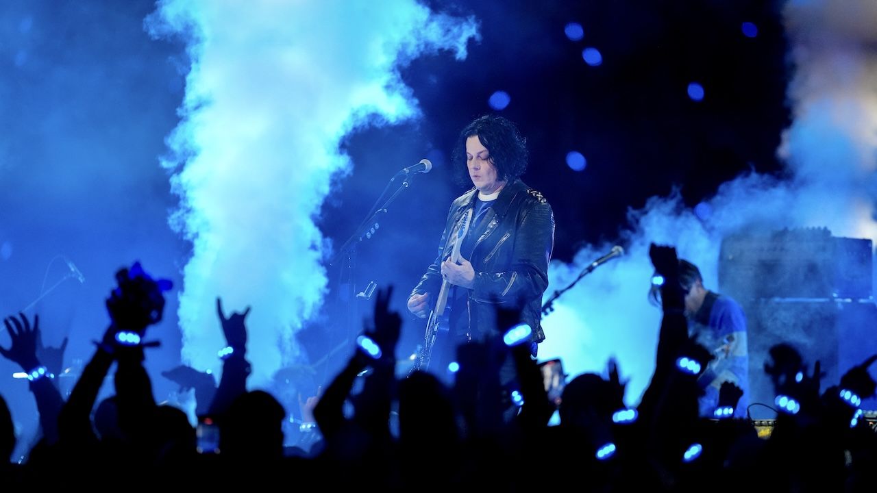 “Thank you, Dolly, for a lifetime of giving back and making the world a little brighter.” Watch Jack White pay tribute to Dolly Parton onstage in London by covering Jolene